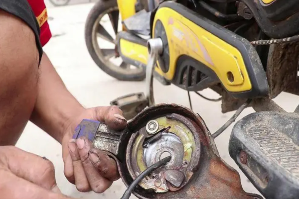 柳州市电动车刹车故障